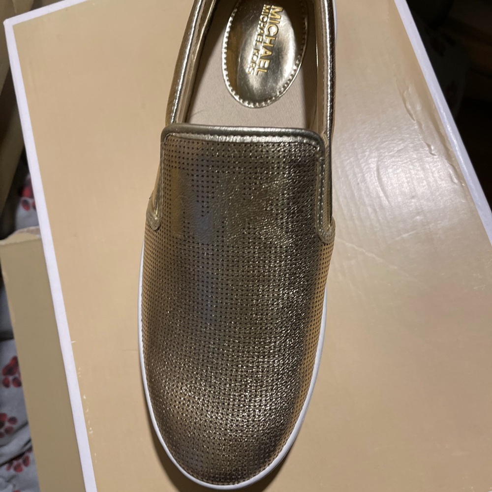 SALE SALE MICHAEL KORS LEATHER LASER CUT LOGO GOLD FLAT